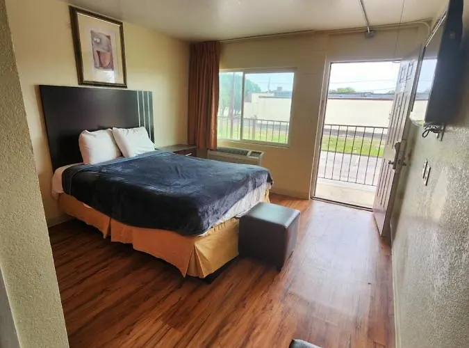 Hometown Inn And Suites